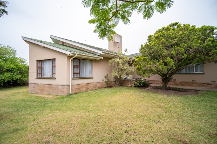 4 Bedroom Property for Sale in Sunnyridge Eastern Cape